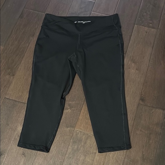 Women’s Old Navy Active Black Capri elevate legging, sculptant go-dry size XL - Picture 1 of 7